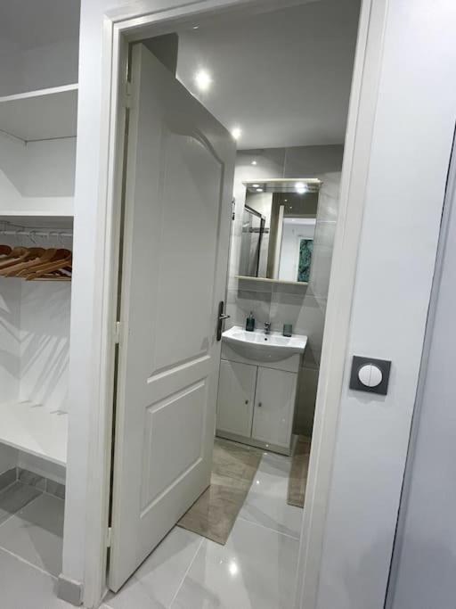 Appartement Cosy Et Moderne Proche De Disneyland Бюссі-Сен-Жорж Екстер'єр фото